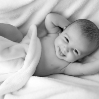 Hogyan befolyásolja a csecsemőkori táplálkozás az immunrendszer fejlődését?