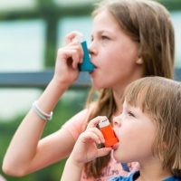 Asztmás roham gyermekkorban: figyeljen a kezdeti tünetekre!