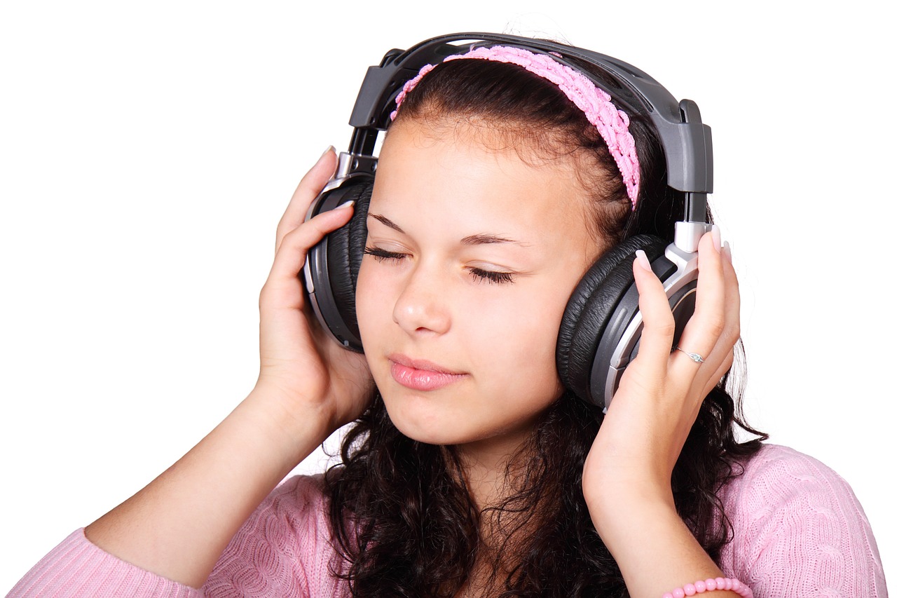 Mire felnő a „fülhallgatós nemzedék”, megduplázódik a halláskárosultak száma