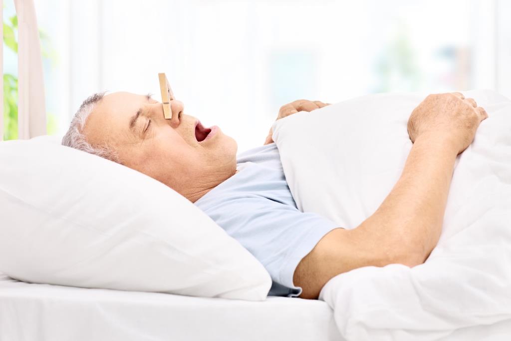 Ezért is gyakoribb idősebb korban a horkolás