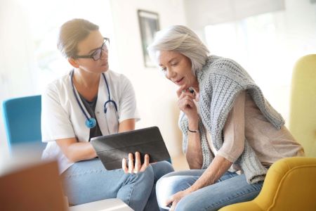 A menopauza környékén a nőknek rendkívül fontos a nőgyógyászati ellenőrzés.