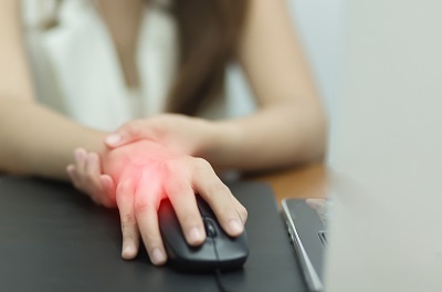fájdalom a kéz ízületeiben belülről illóolajok a csípőfájdalomhoz