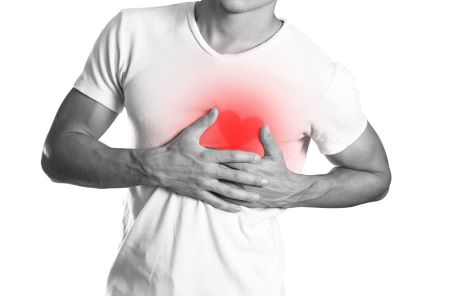 Szívdobogást, mellkasi fájdalmat is okozhat a Conn-szindróma