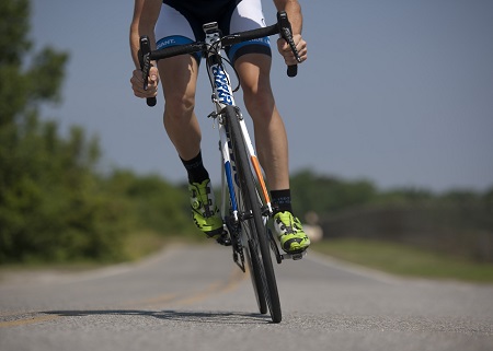 Szabad-e futni, kerékpározni fájós térddel? 