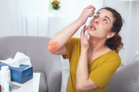 Az allergia egyik tünete lehet a szemviszketés.